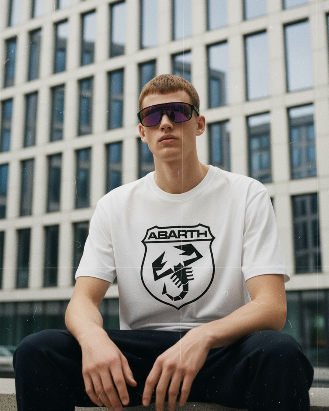 T-shirt logo Scorpion nero NFC